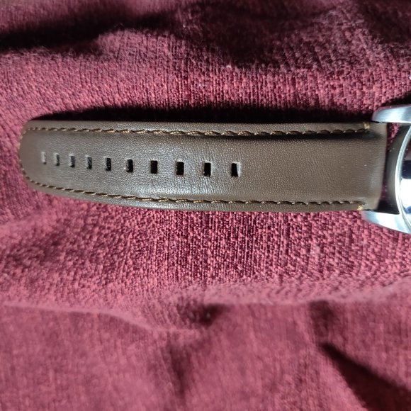 Amaze-Zing (B1) Sale!!: SP#16 Fossil Stylish Chrono Watch - Picture 5 of 7